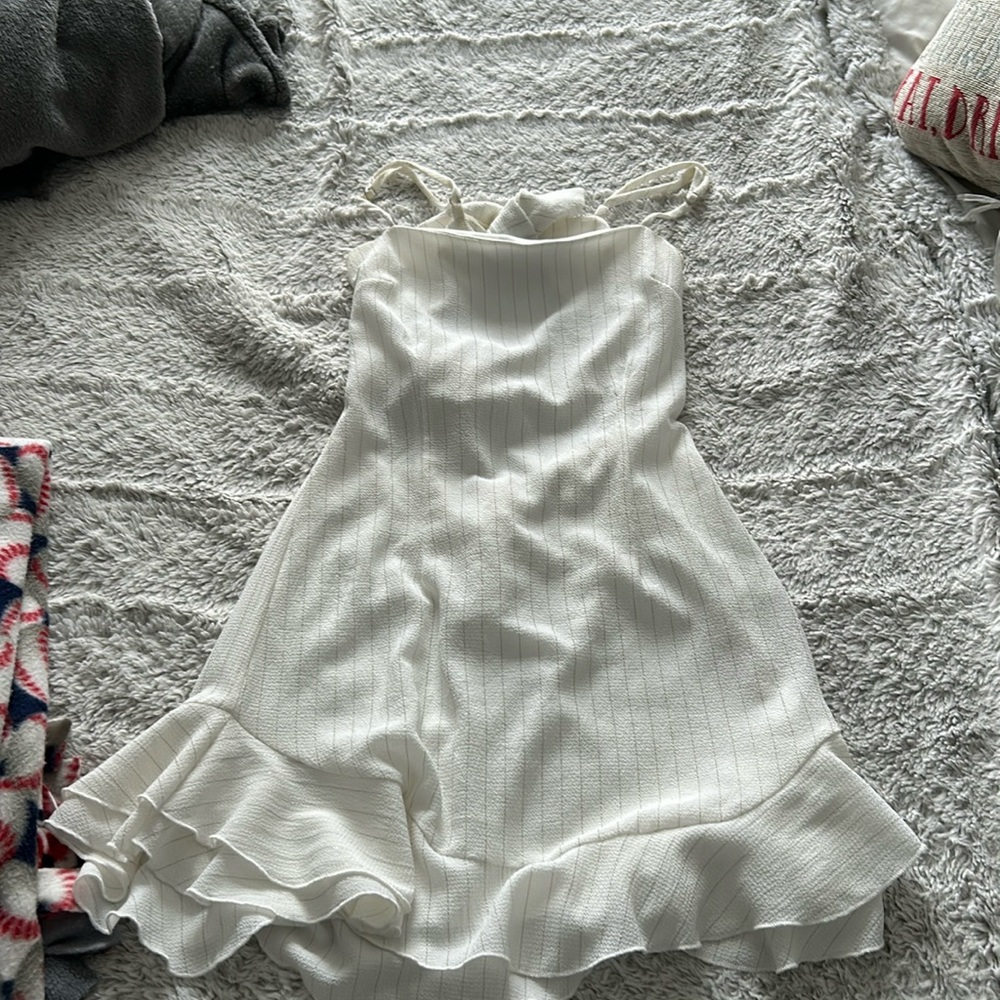 lucy in the sky Aubrey Ruffle Dress.Cream.Xsmall.worn once.dress discontinued